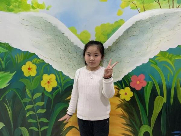 和同学表演英语对话 她连对方的台词也一起练了 大思学院 大思英语